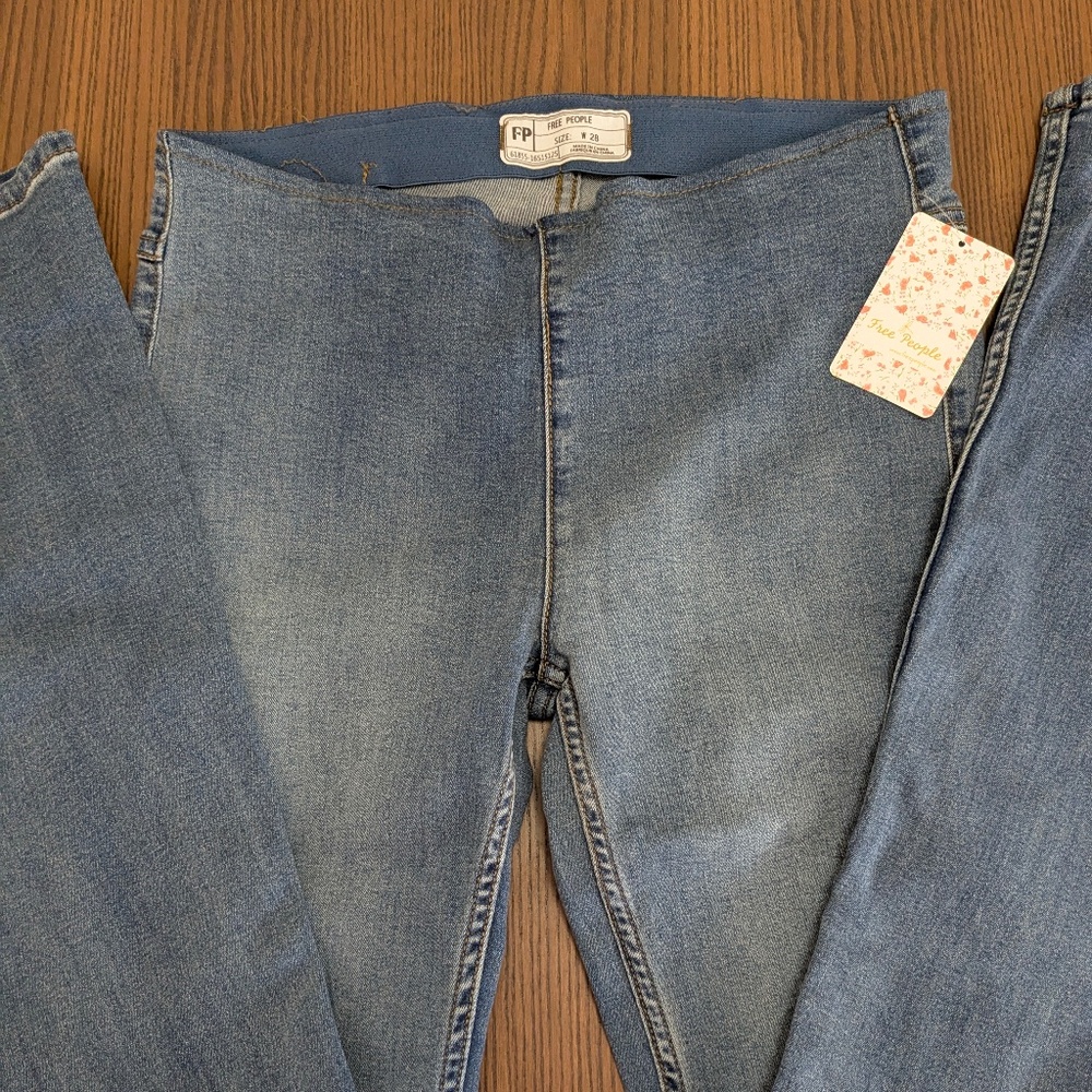 ⭐️ FREE PEOPLE Penny Pull-On Flare Jeans NWT Sz 28 (see photos for actual color)